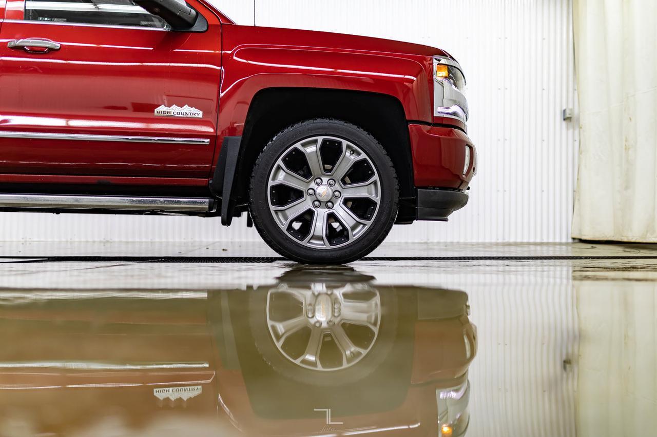 2018 Chevrolet Silverado 1500 4x4 Crew Cab High Country Leather Roof Nav Red Deer AB