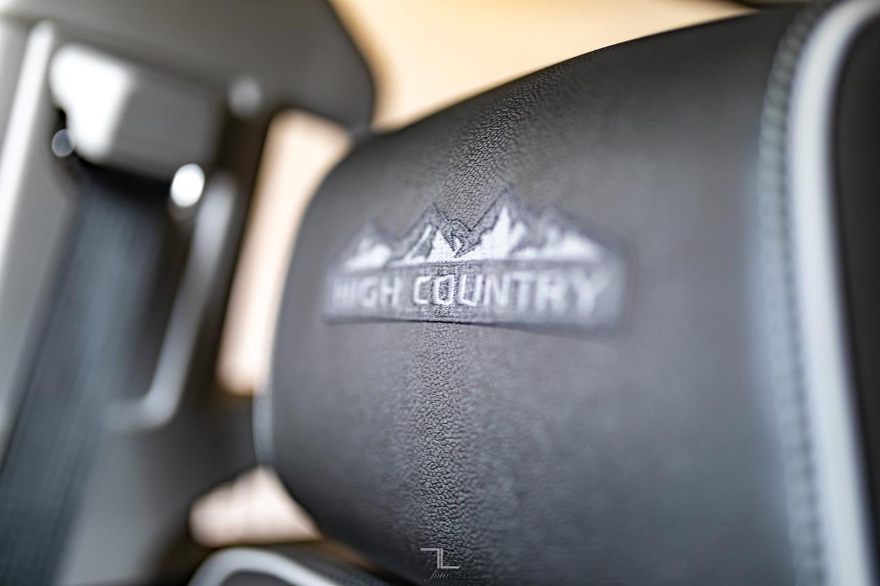 2018 Chevrolet Silverado 1500 4x4 Crew Cab High Country Leather Roof Nav Red Deer AB