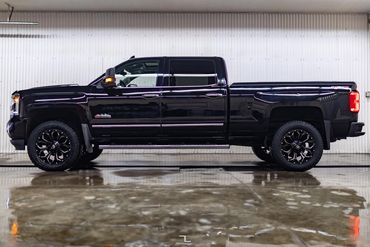2018 Chevrolet Silverado 1500 4x4 Crew Cab High Country Leather Roof Nav Red Deer AB