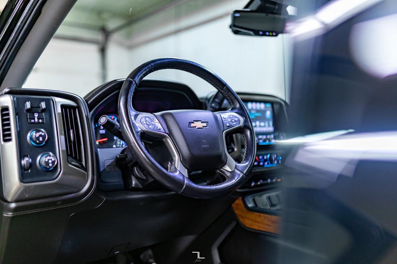 2018 Chevrolet Silverado 1500 4x4 Crew Cab High Country Leather Roof Nav Red Deer AB