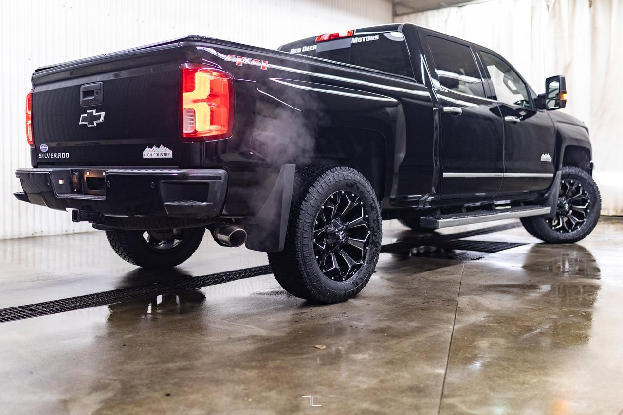 2018 Chevrolet Silverado 1500 4x4 Crew Cab High Country Leather Roof Nav Red Deer AB