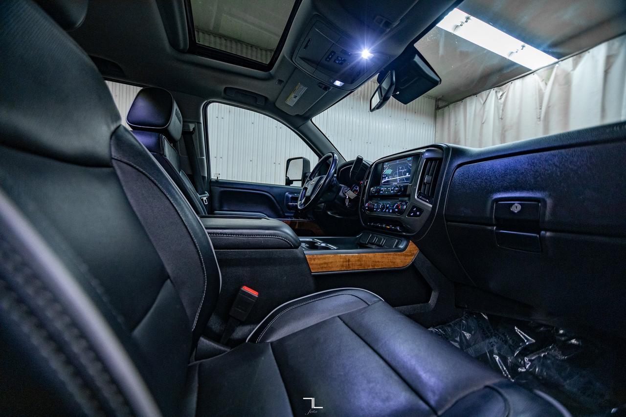 2018 Chevrolet Silverado 1500 4x4 Crew Cab High Country Leather Roof Nav Red Deer AB