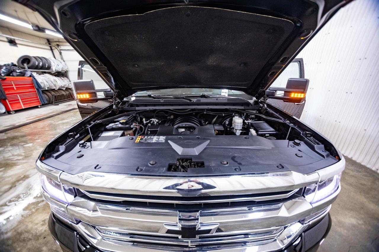 2018 Chevrolet Silverado 1500 4x4 Crew Cab High Country Leather Roof Nav Red Deer AB