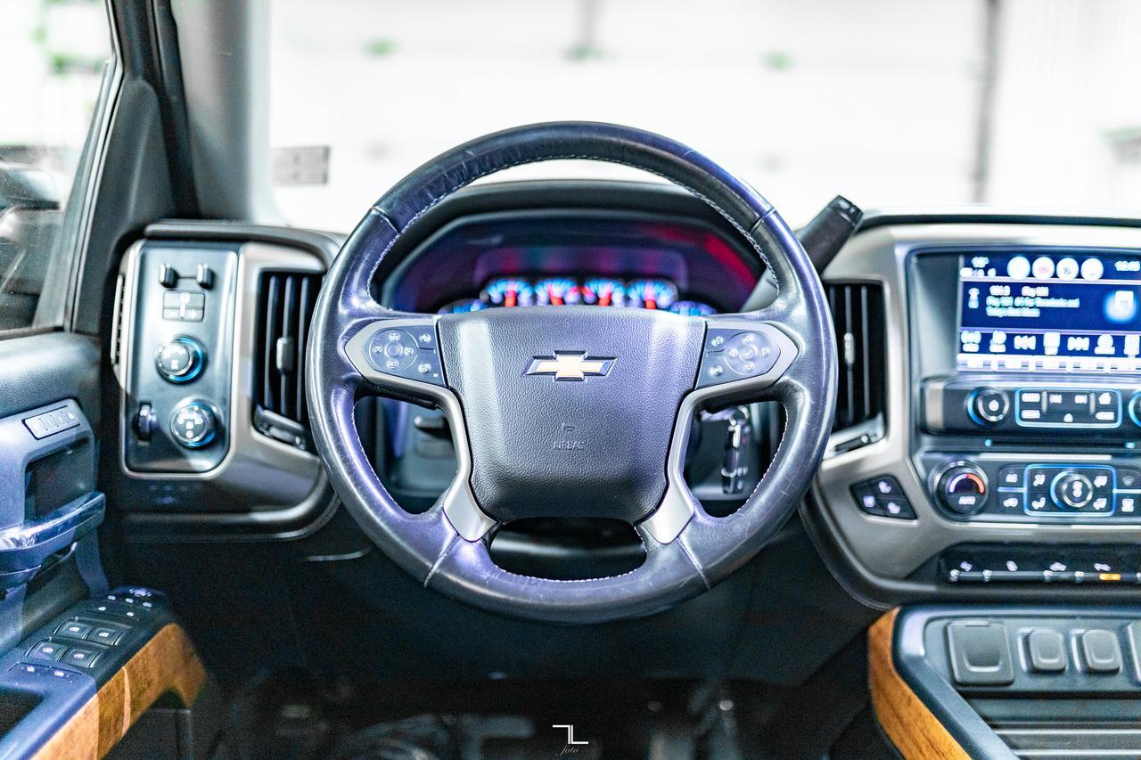 2018 Chevrolet Silverado 1500 4x4 Crew Cab High Country Leather Roof Nav Red Deer AB