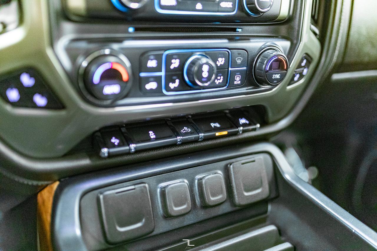 2018 Chevrolet Silverado 1500 4x4 Crew Cab High Country Leather Roof Nav Red Deer AB