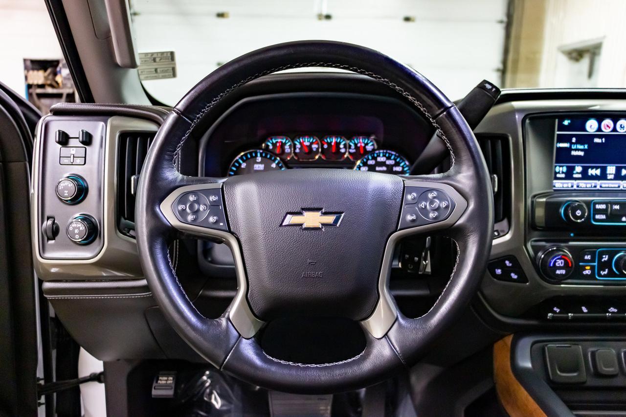 2018 Chevrolet Silverado 1500 4x4 Crew Cab High Country Leather Roof Nav Red Deer AB