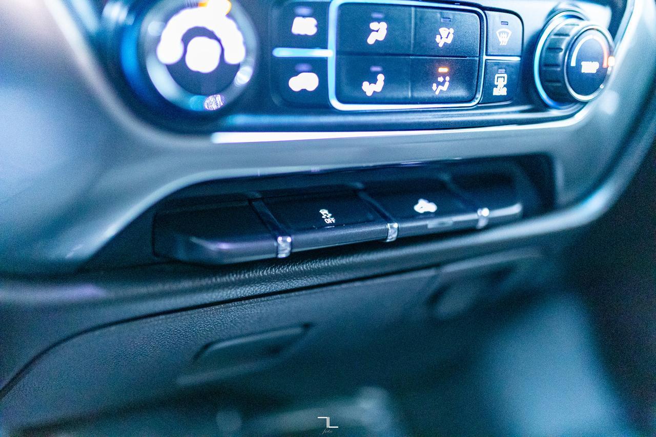 2018 Chevrolet Silverado 1500 4x4 Crew Cab LT Lift Kit BCam Red Deer AB