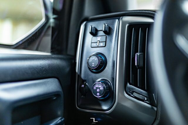 2018 Chevrolet Silverado 1500 4x4 Crew Cab LT Z71 BCam 6&quot; Lift Fuel Wheels Red Deer AB