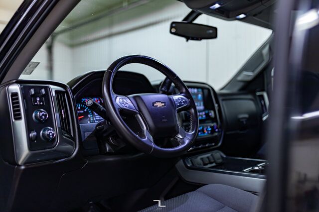 2018 Chevrolet Silverado 1500 4x4 Crew Cab LT Z71 BCam 6&quot; Lift Fuel Wheels Red Deer AB