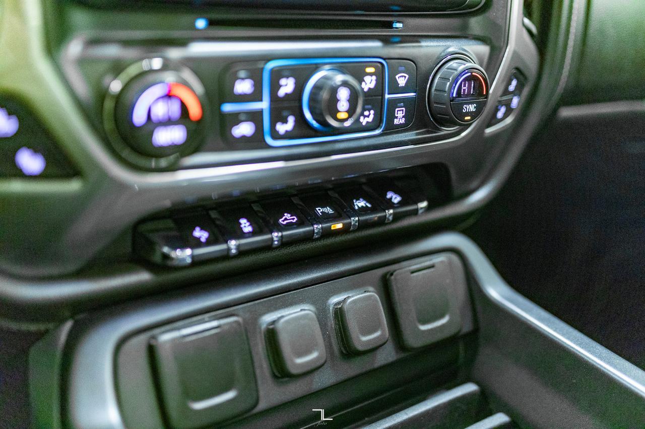 2018 Chevrolet Silverado 1500 4x4 Crew Cab LTZ Z71 Leather Roof BCam Red Deer AB