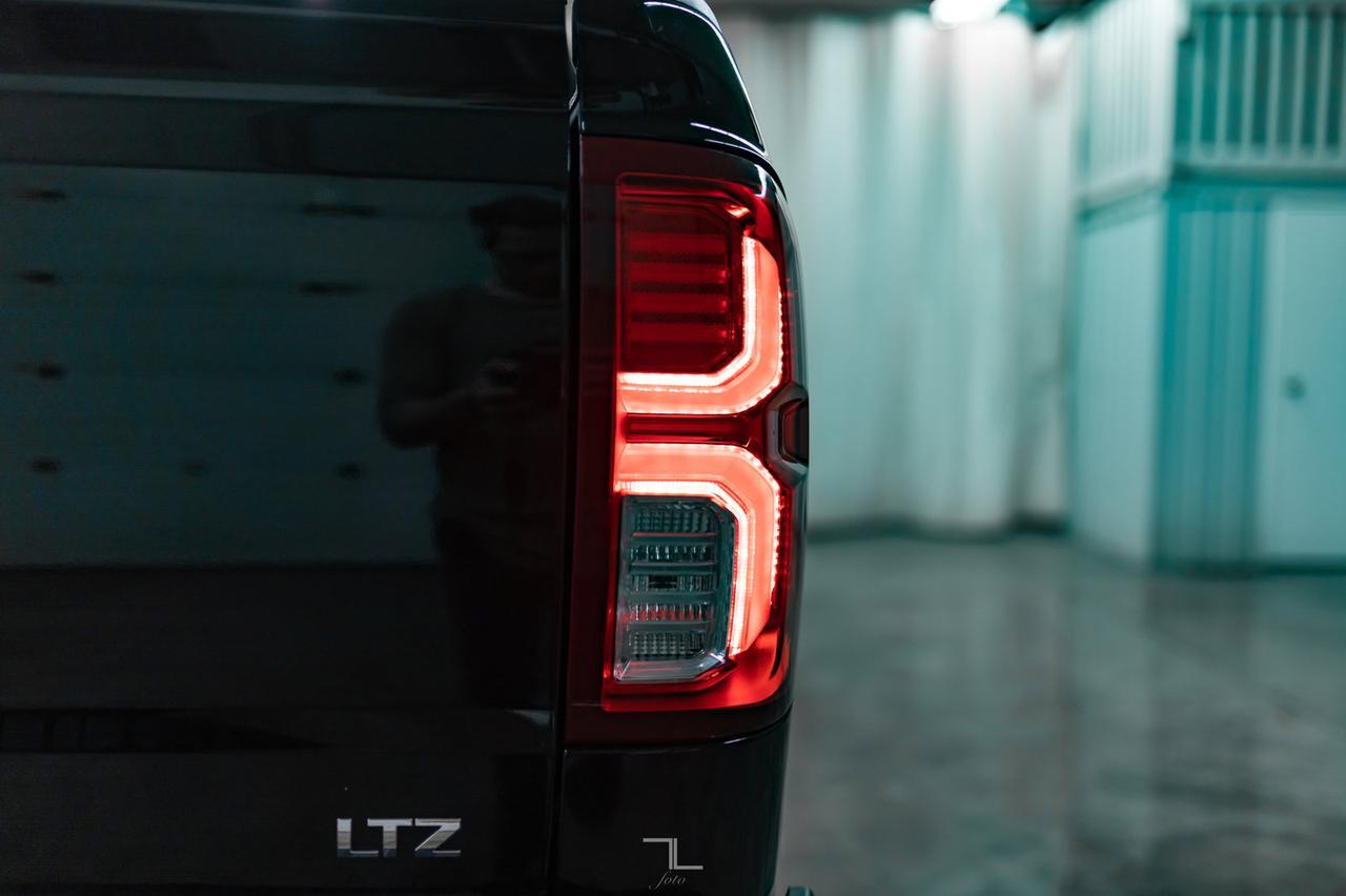 2018 Chevrolet Silverado 1500 4x4 Crew Cab LTZ Z71 Real Tree Edition Red Deer AB