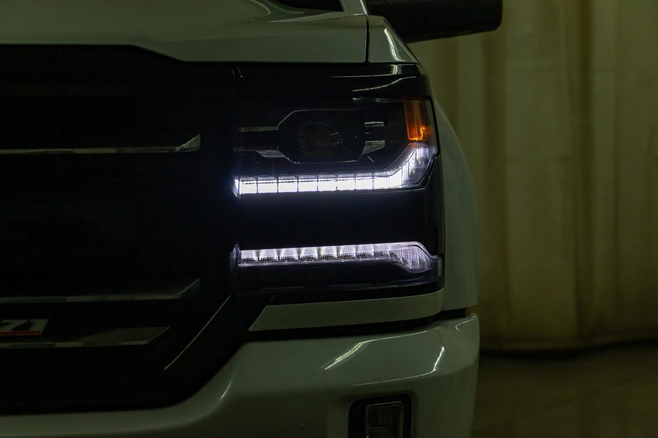 2018 Chevrolet Silverado 1500 4x4 Crew Cab SLT Z71 Leather Roof Nav Red Deer AB