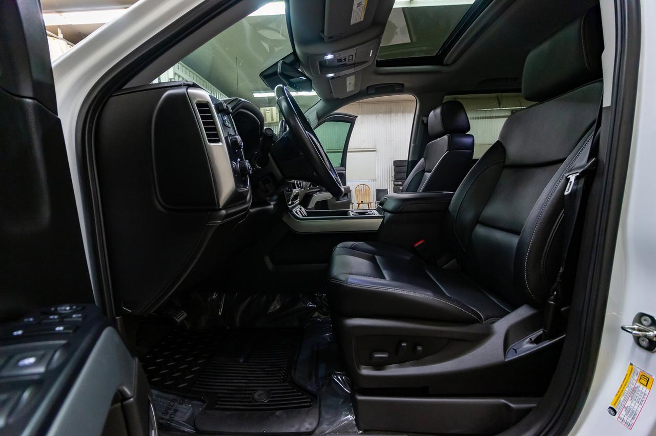 2018 Chevrolet Silverado 1500 4x4 Crew Cab SLT Z71 Leather Roof Nav Red Deer AB