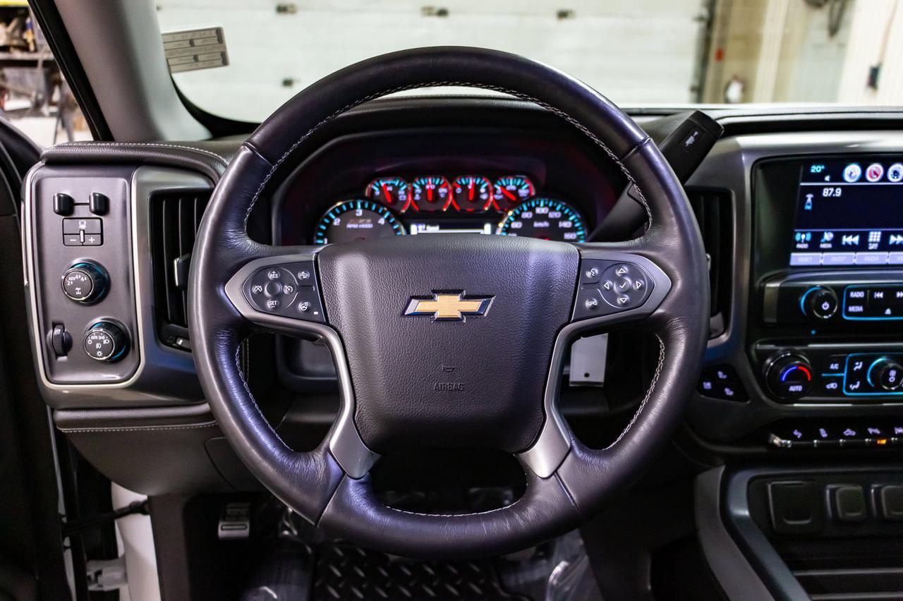 2018 Chevrolet Silverado 1500 4x4 Crew Cab SLT Z71 Leather Roof Nav Red Deer AB