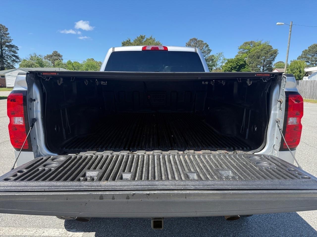 2018 Chevrolet Silverado 1500 LT, HEATED SEATS, BLUETOOTH, POWER MIRRORS, TOW HOOKS, TOW PACKAGE, REMOTE KEYLESS ENTRY, CORNER REAR BUMPER STEP, TONNEAU COVER RUNNING BOARDS, XD SERIES WHEELS, CLEAN CARFAX! Norfolk VA