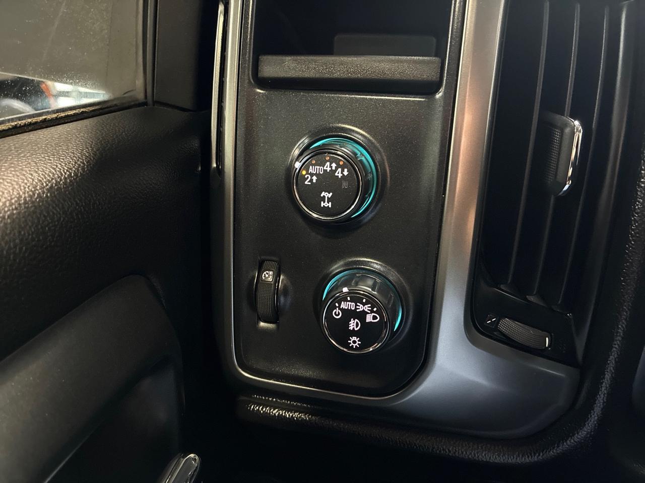 2018 Chevrolet Silverado 1500 LT, Z-71, 4x4, 5.3L V8, Bucket Seats, Texas Edition, Leveling Kit Houston TX