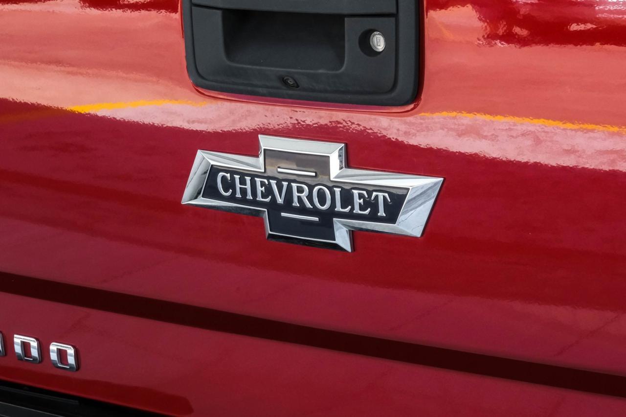 2018 Chevrolet Silverado 1500 LTZ CREW CAB SPORT PKG LEATHER SEATS REAR CAMERA BOSE SOUND RUNNING BOARDS TOW HITCH Carrollton TX