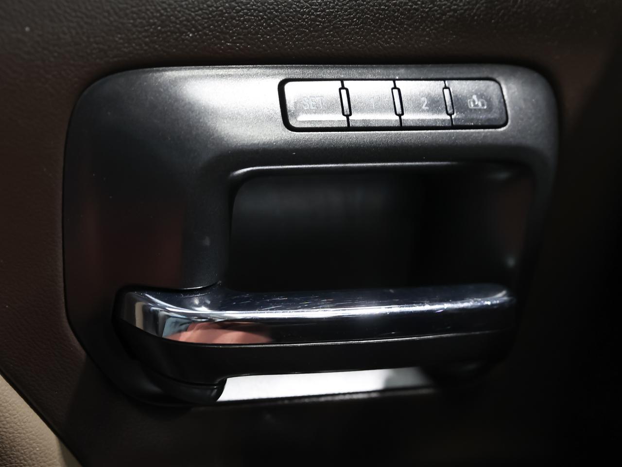 2018 Chevrolet Silverado 1500 LTZ photo 19