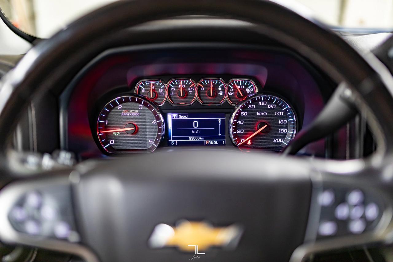 2018 Chevrolet Silverado 2500HD 4x4 Crew Cab LTZ Z71 Diesel Leather BCam Red Deer AB