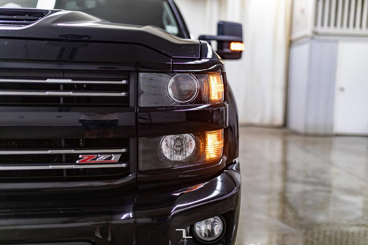 2018 Chevrolet Silverado 2500HD 4x4 Crew Cab LTZ Z71 Diesel Leather Roof Nav Red Deer AB