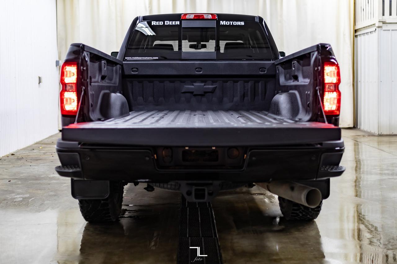 2018 Chevrolet Silverado 2500HD 4x4 Crew Cab LTZ Z71 Diesel Leather Roof Nav Red Deer AB