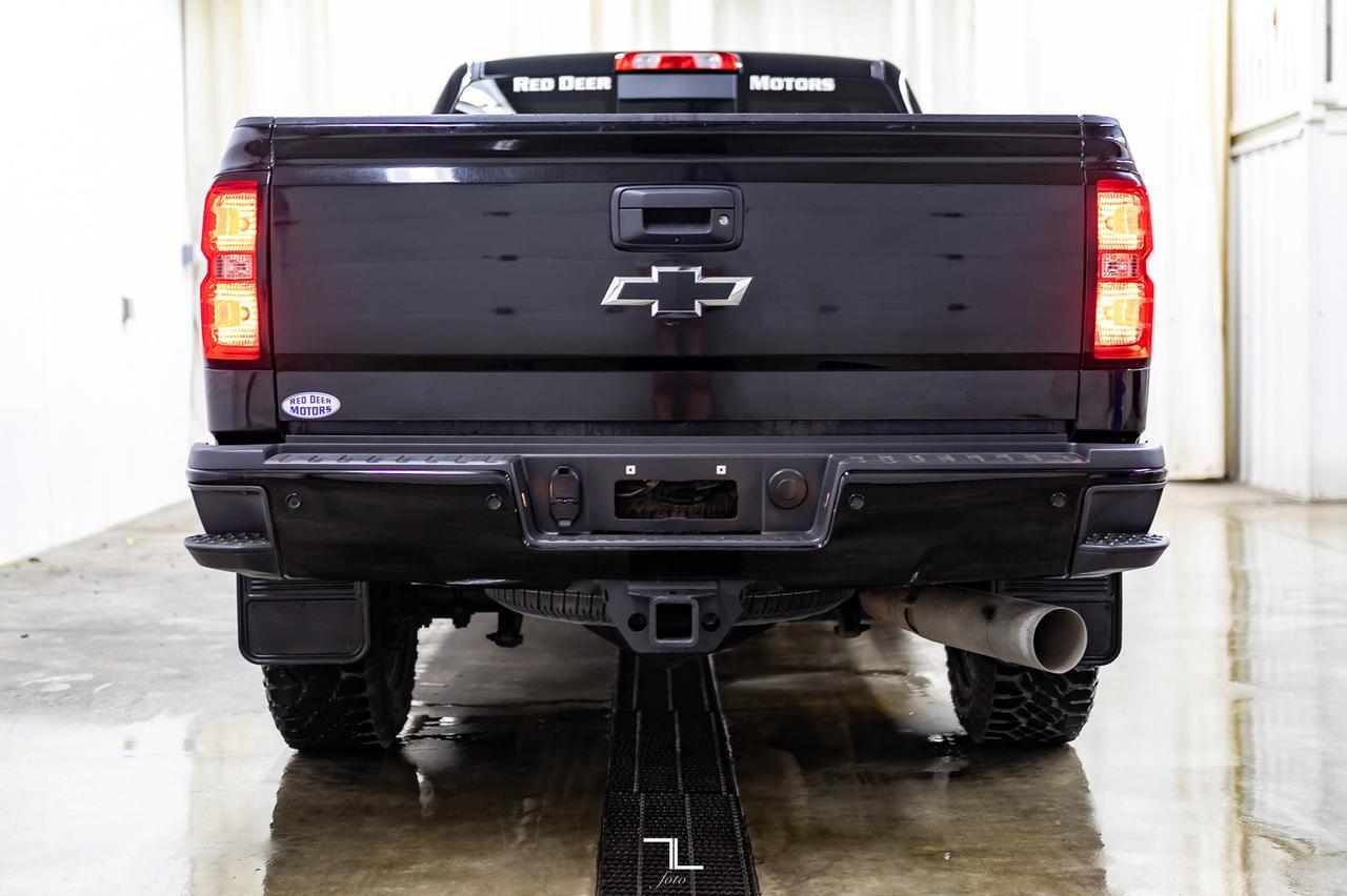 2018 Chevrolet Silverado 2500HD 4x4 Crew Cab LTZ Z71 Diesel Leather Roof Nav Red Deer AB