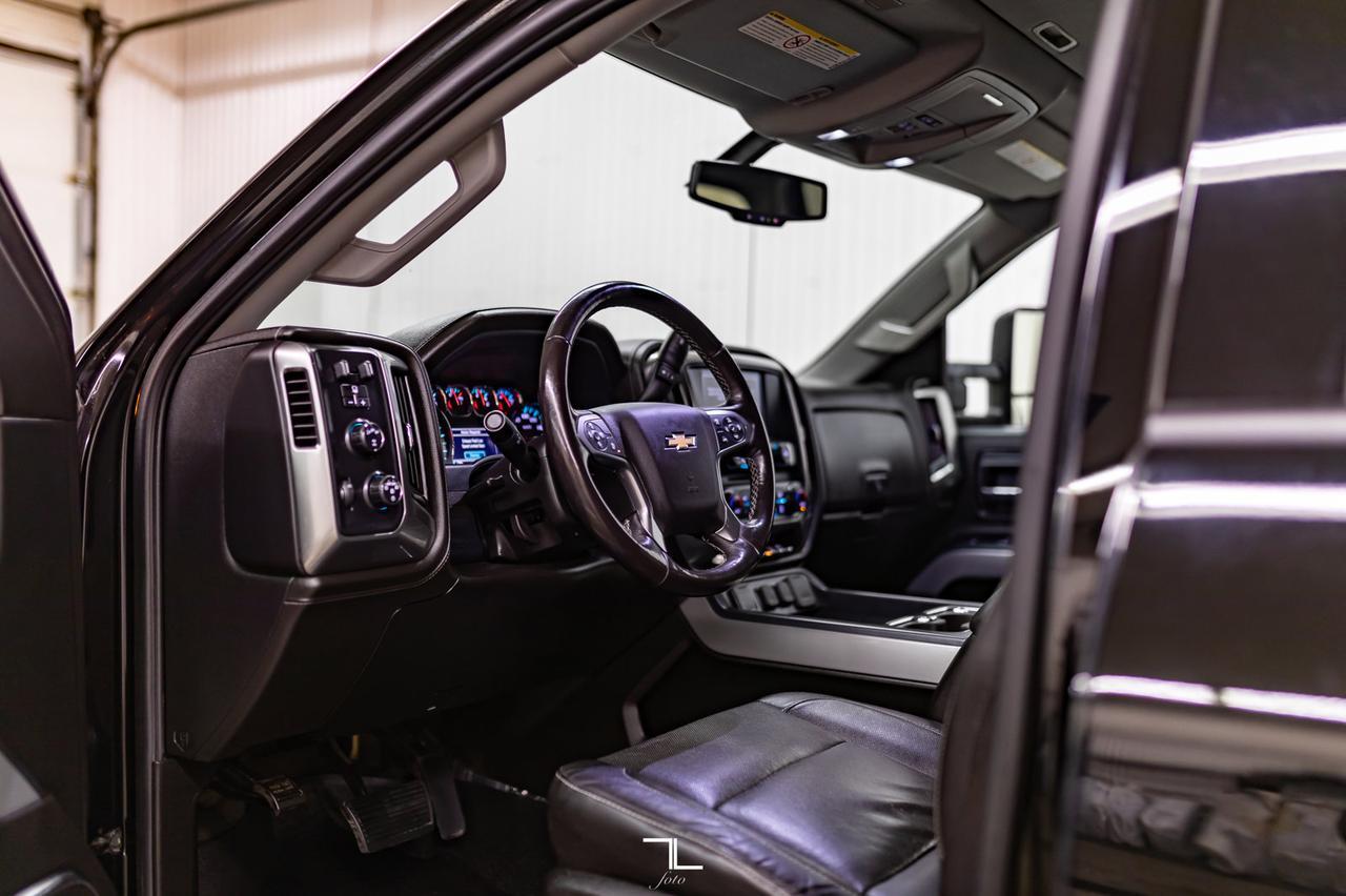 2018 Chevrolet Silverado 2500HD 4x4 Crew Cab LTZ Z71 Diesel Leather Roof Nav Red Deer AB