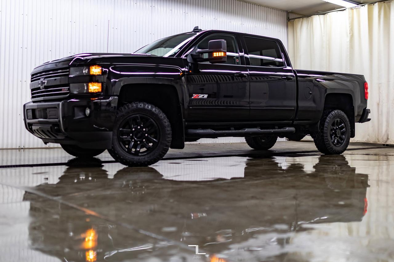 2018 Chevrolet Silverado 2500HD 4x4 Crew Cab LTZ Z71 Diesel Leather Roof Nav Red Deer AB