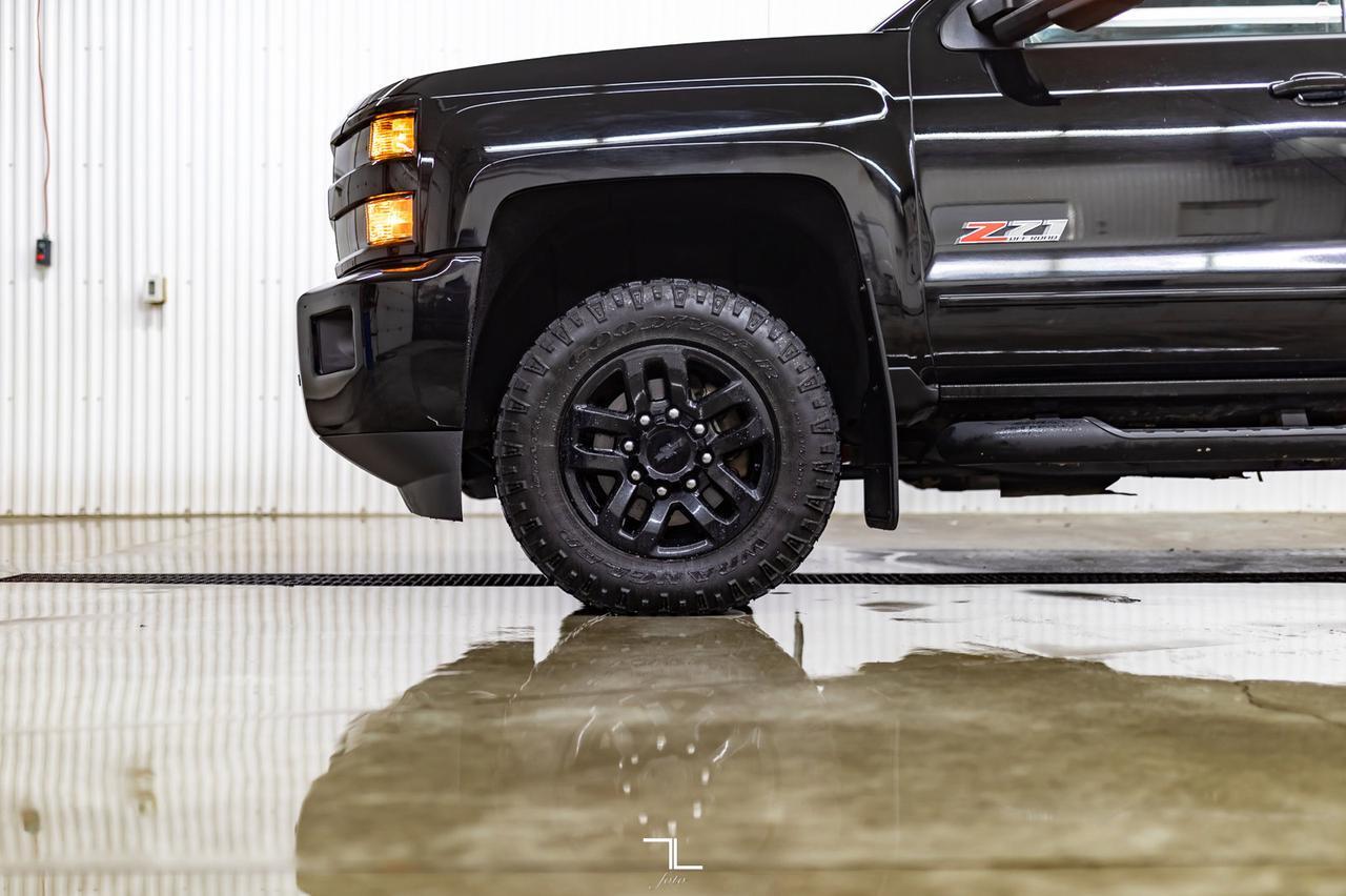 2018 Chevrolet Silverado 2500HD 4x4 Crew Cab LTZ Z71 Diesel Leather Roof Nav Red Deer AB