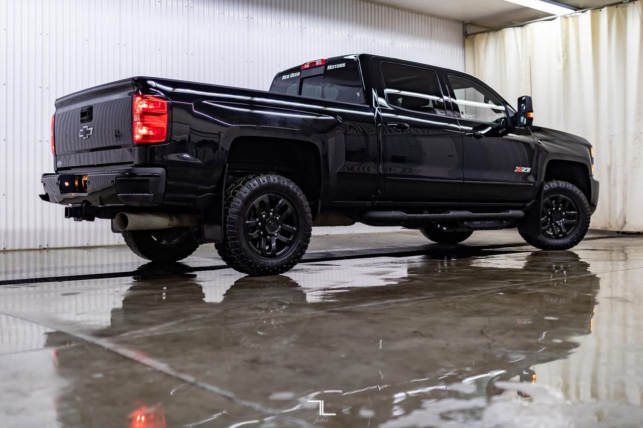 2018 Chevrolet Silverado 2500HD 4x4 Crew Cab LTZ Z71 Diesel Leather Roof Nav Red Deer AB