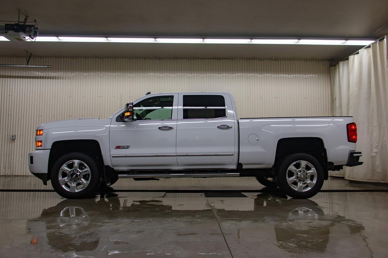 2018 Chevrolet Silverado 2500HD 4x4 Crew Cab LTZ Z71 Diesel Leather Roof Nav Red Deer AB