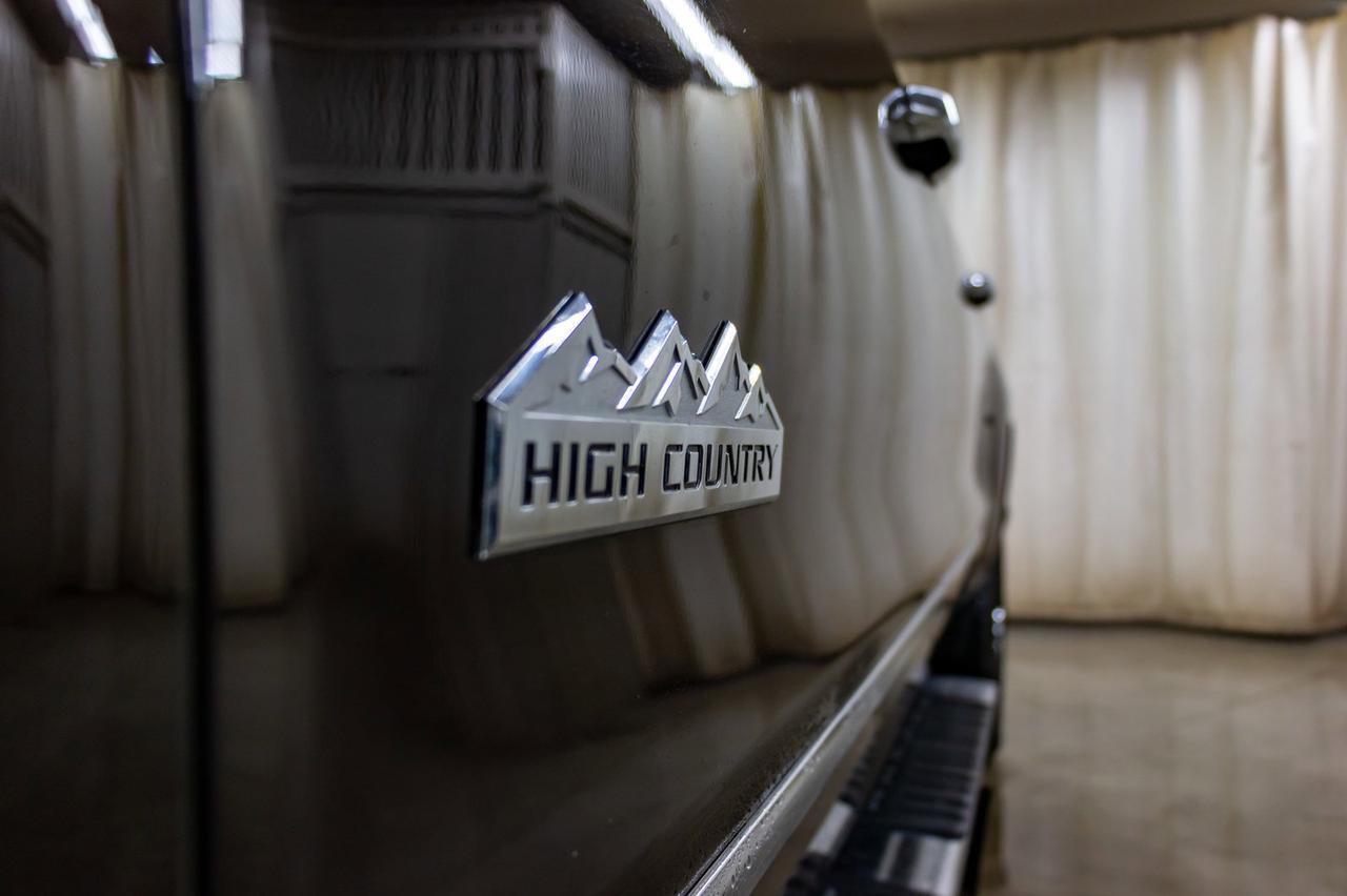 2018 Chevrolet Silverado 3500HD 4x4 Crew Cab High Country Diesel Leather Roof Nav Red Deer AB