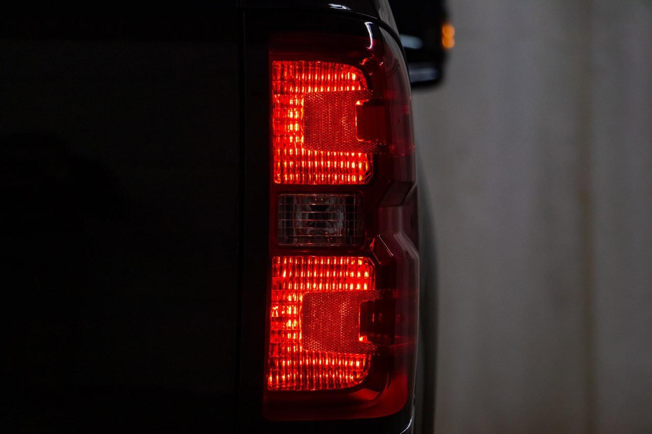 2018 Chevrolet Silverado 3500HD 4x4 Crew Cab High Country Diesel Leather Roof Nav Red Deer AB