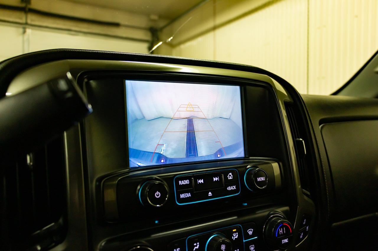2018 Chevrolet Silverado 3500HD 4x4 Crew Cab High Country Diesel Leather Roof Nav Red Deer AB