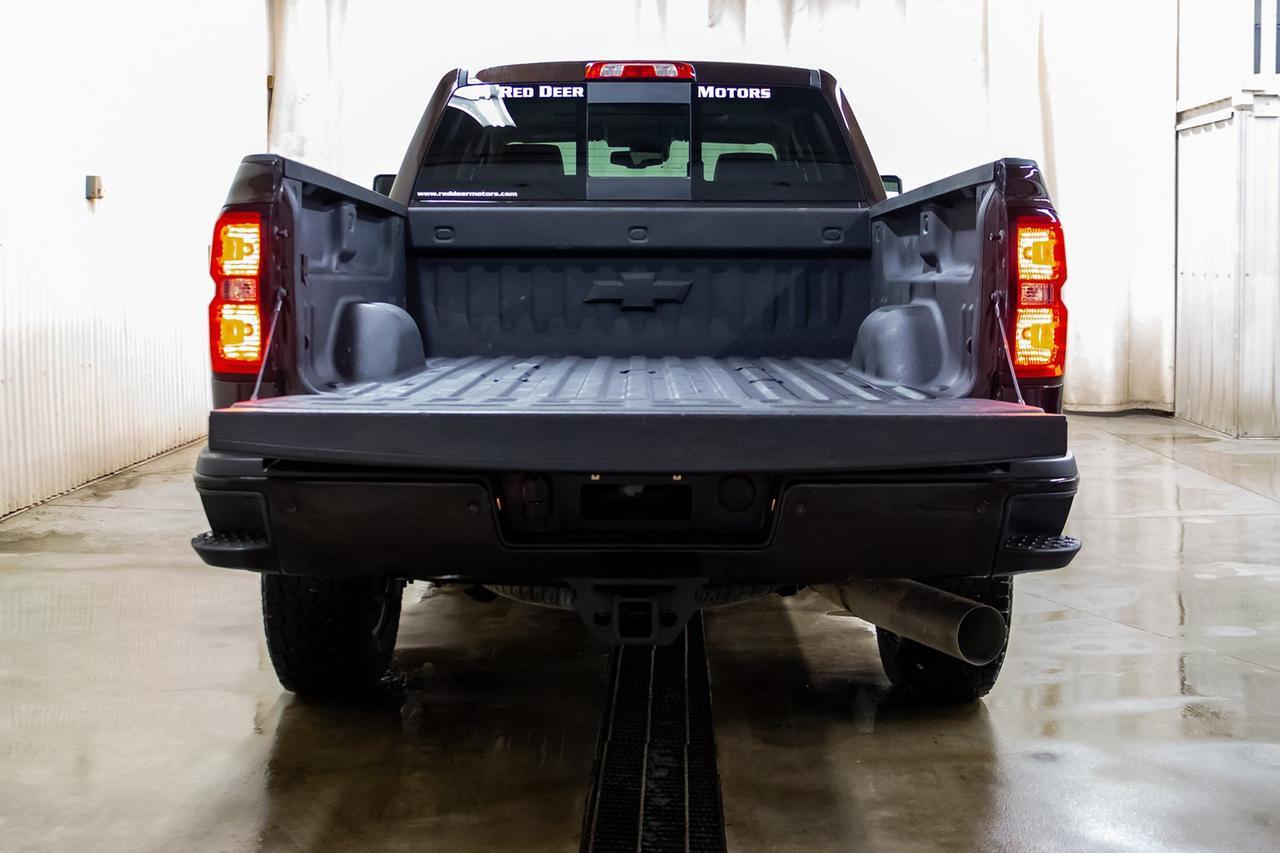 2018 Chevrolet Silverado 3500HD 4x4 Crew Cab High Country Diesel Leather Roof Nav Red Deer AB