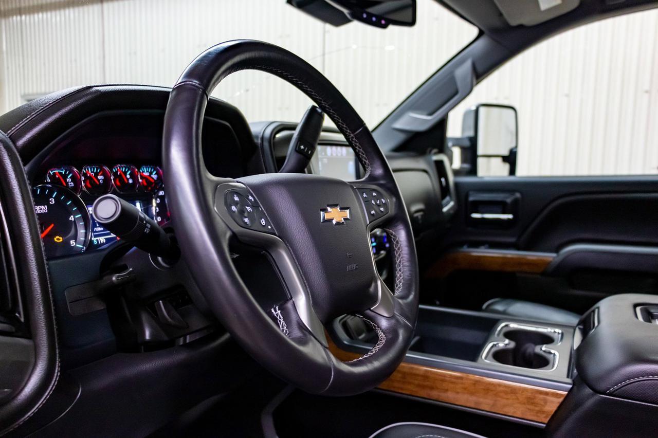 2018 Chevrolet Silverado 3500HD 4x4 Crew Cab High Country Diesel Leather Roof Nav Red Deer AB