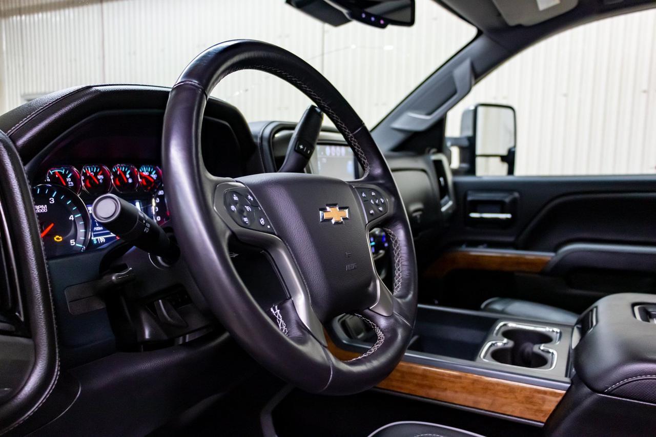 2018 Chevrolet Silverado 3500HD 4x4 Crew Cab High Country Diesel Leather Roof Nav Red Deer AB