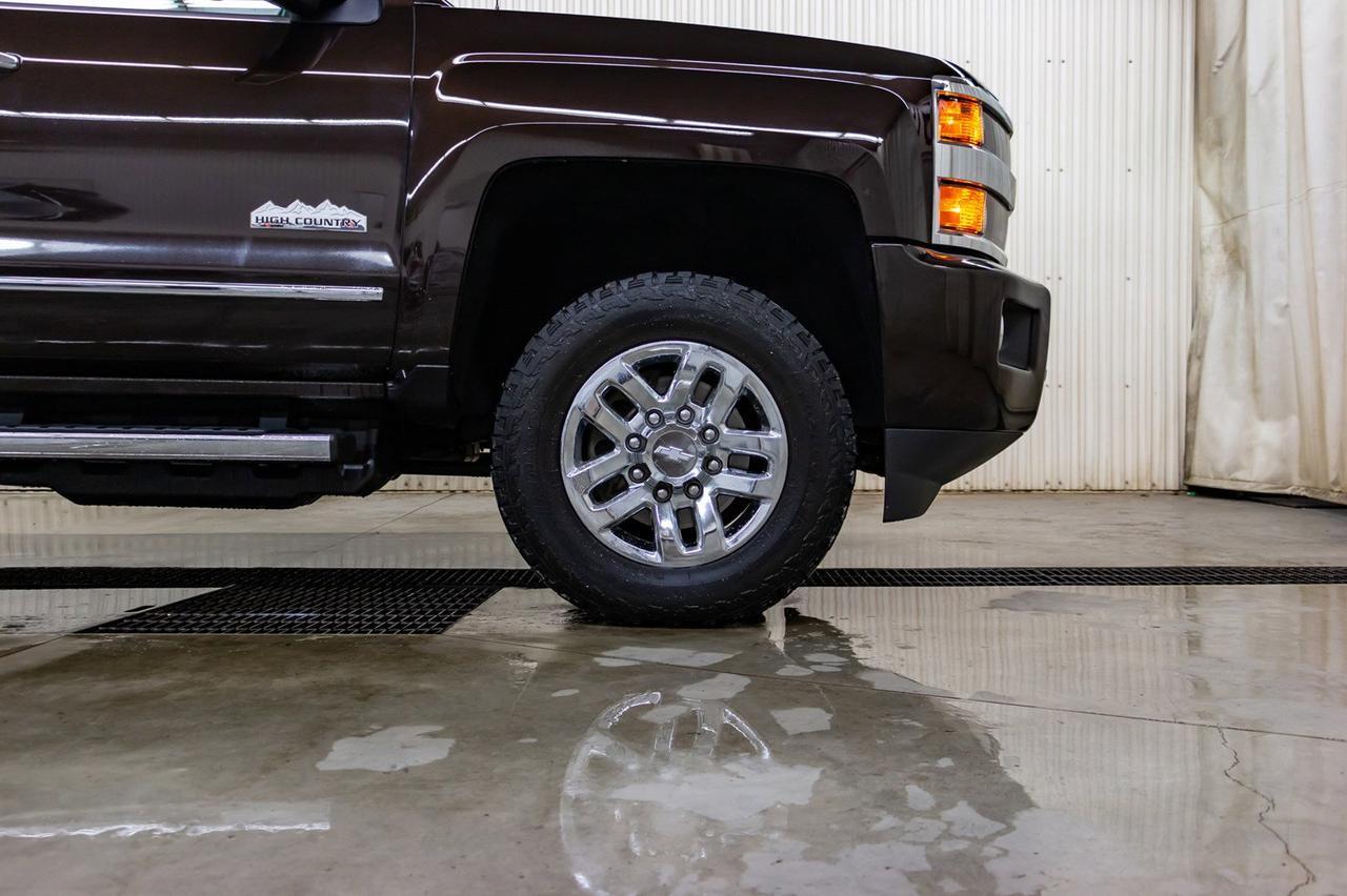 2018 Chevrolet Silverado 3500HD 4x4 Crew Cab High Country Diesel Leather Roof Nav Red Deer AB