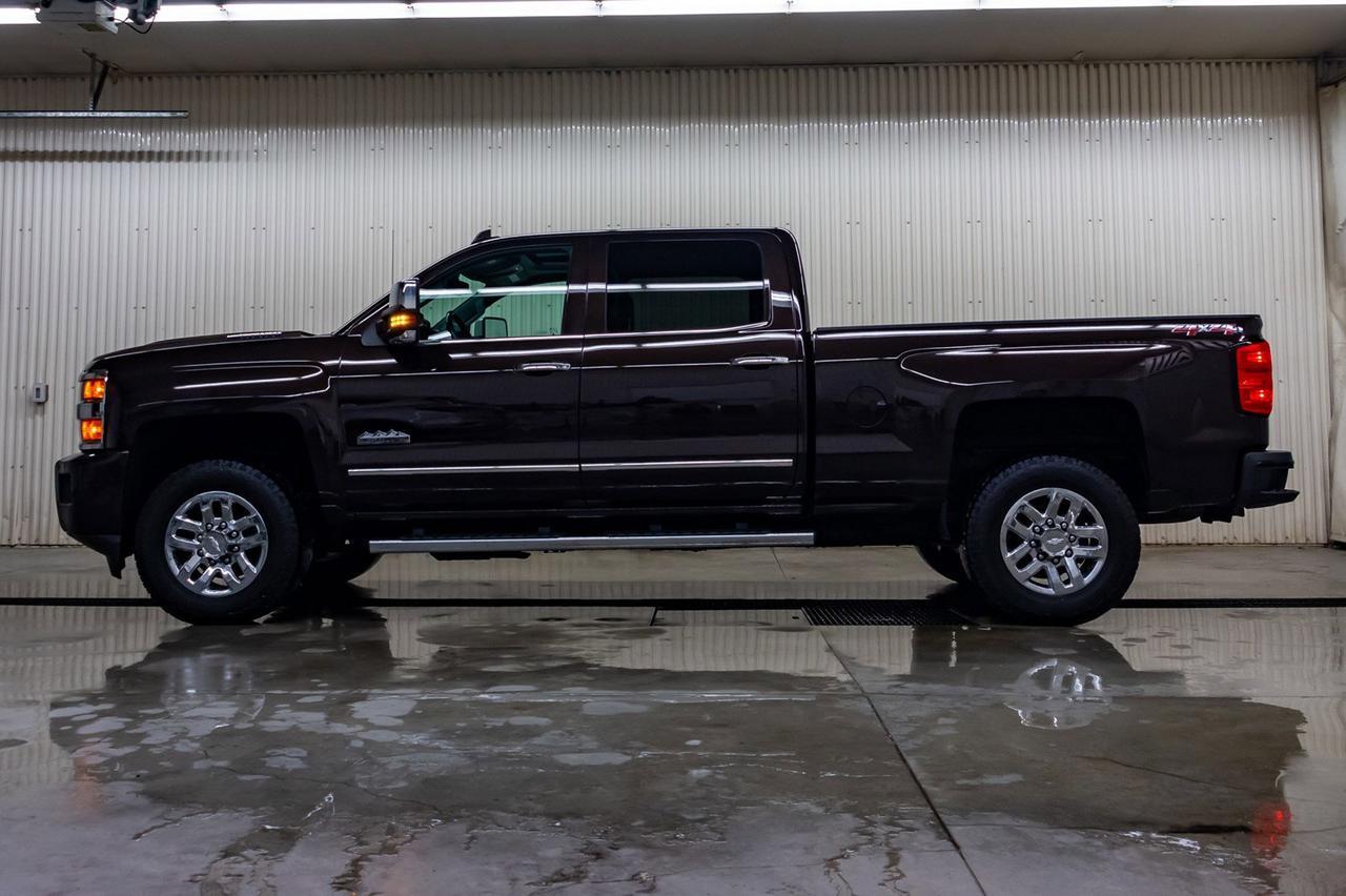 2018 Chevrolet Silverado 3500HD 4x4 Crew Cab High Country Diesel Leather Roof Nav Red Deer AB