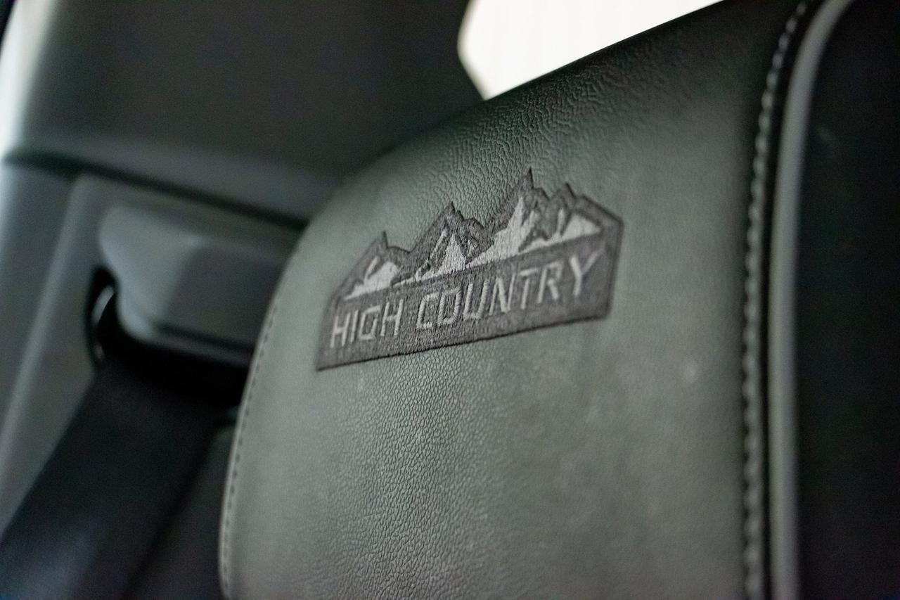 2018 Chevrolet Silverado 3500HD 4x4 Crew Cab High Country Diesel Leather Roof Nav Red Deer AB