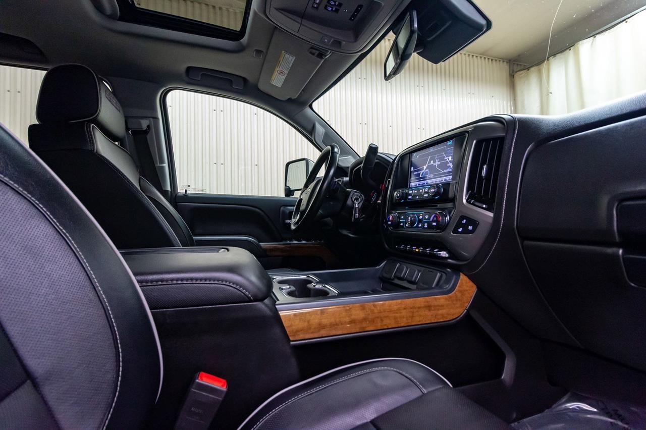 2018 Chevrolet Silverado 3500HD 4x4 Crew Cab High Country Diesel Leather Roof Nav Red Deer AB