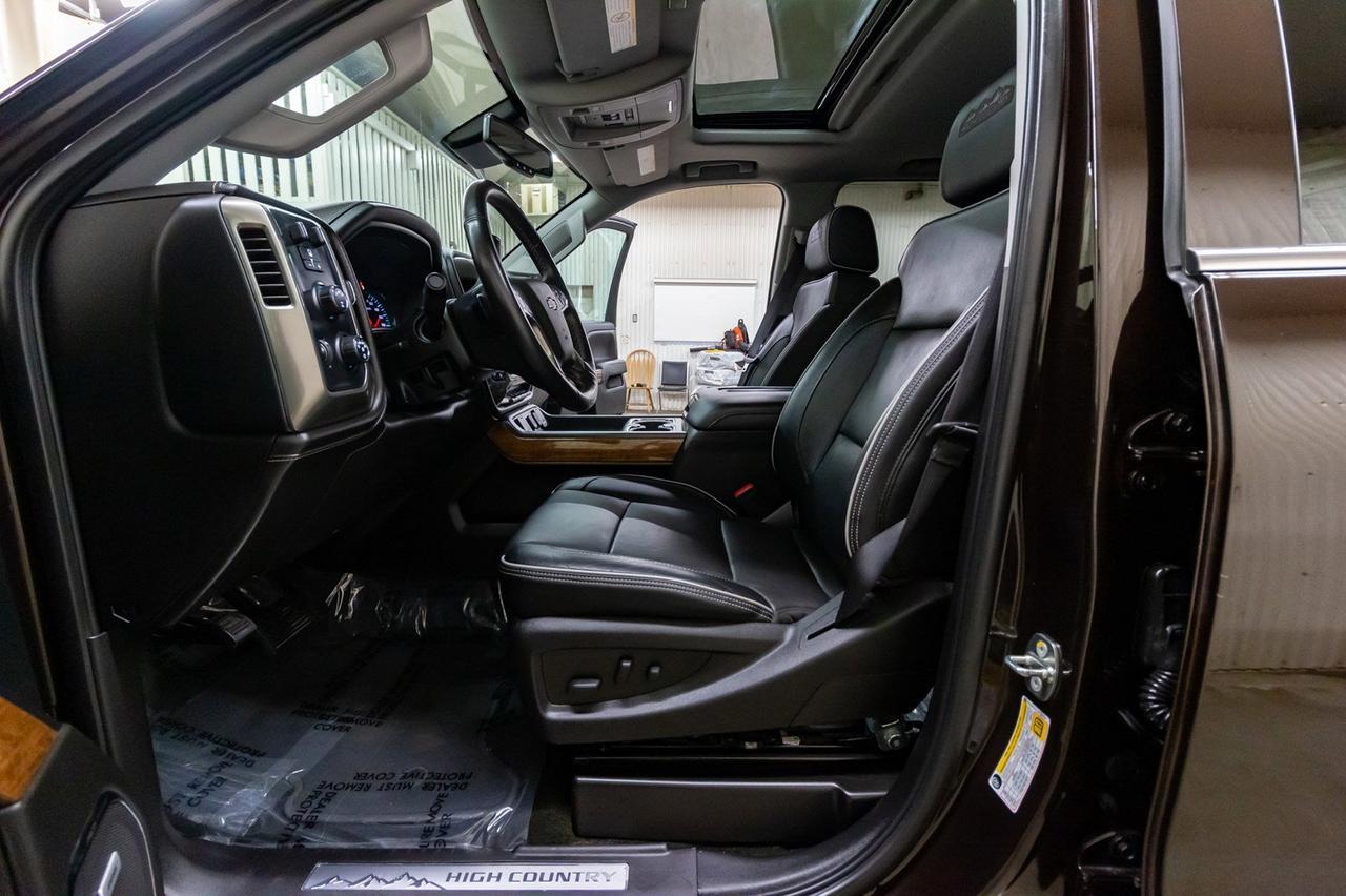 2018 Chevrolet Silverado 3500HD 4x4 Crew Cab High Country Diesel Leather Roof Nav Red Deer AB