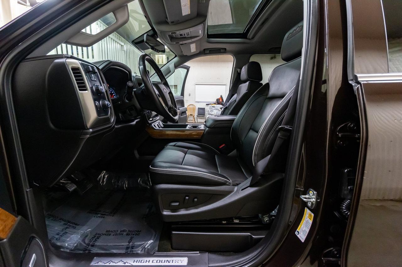2018 Chevrolet Silverado 3500HD 4x4 Crew Cab High Country Diesel Leather Roof Nav Red Deer AB