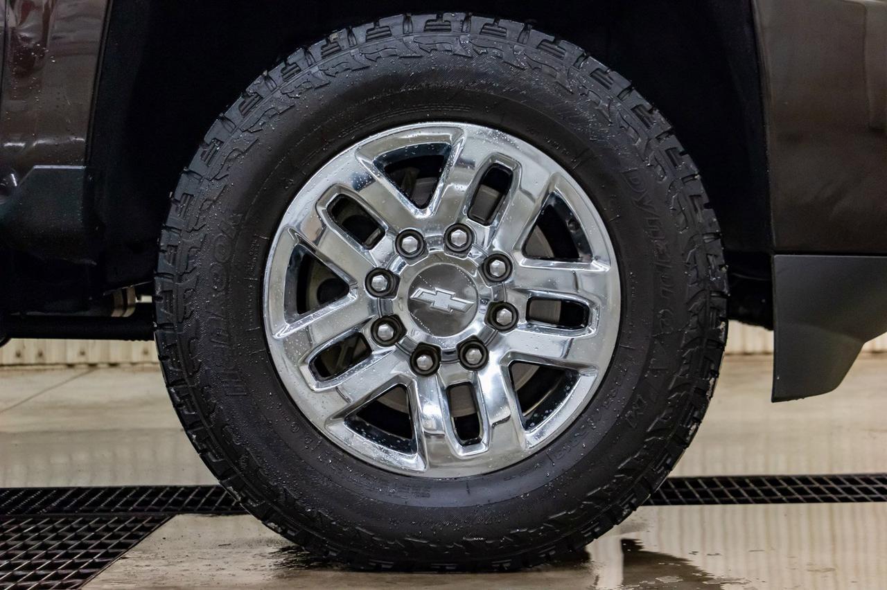 2018 Chevrolet Silverado 3500HD 4x4 Crew Cab High Country Diesel Leather Roof Nav Red Deer AB