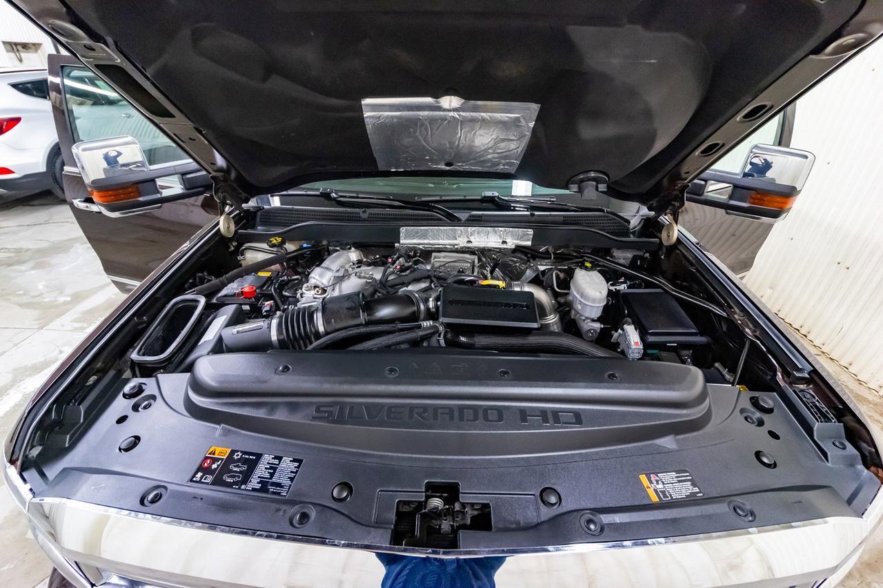 2018 Chevrolet Silverado 3500HD 4x4 Crew Cab High Country Diesel Leather Roof Nav Red Deer AB