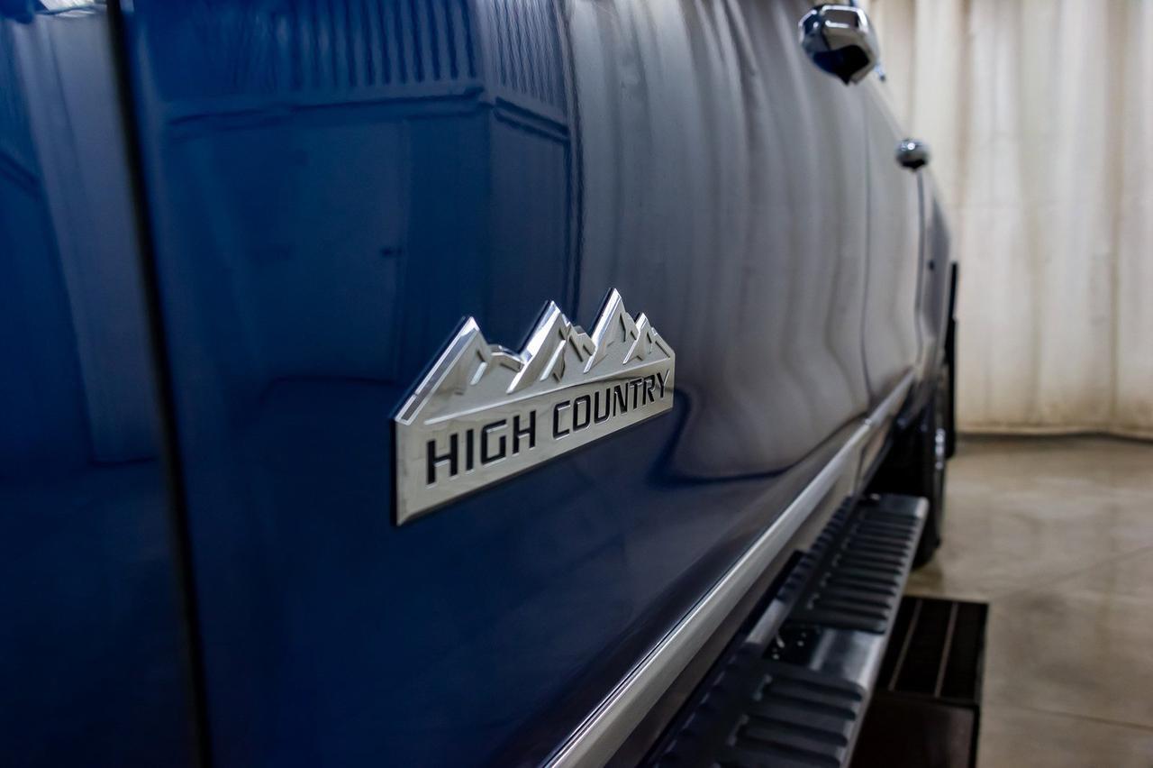 2018 Chevrolet Silverado 3500HD 4x4 Crew Cab High Country Diesel Leather Roof Nav Red Deer AB