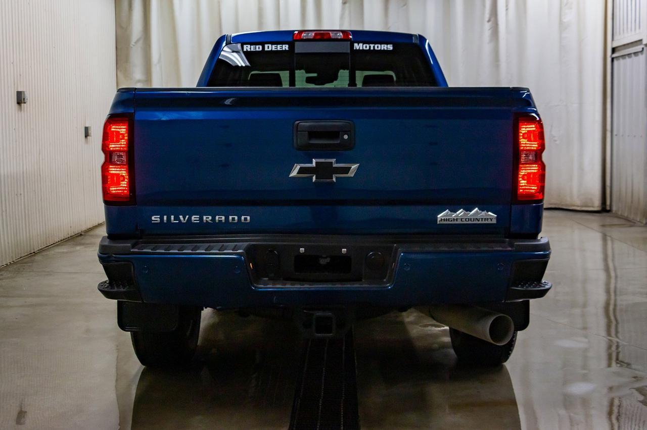 2018 Chevrolet Silverado 3500HD 4x4 Crew Cab High Country Diesel Leather Roof Nav Red Deer AB