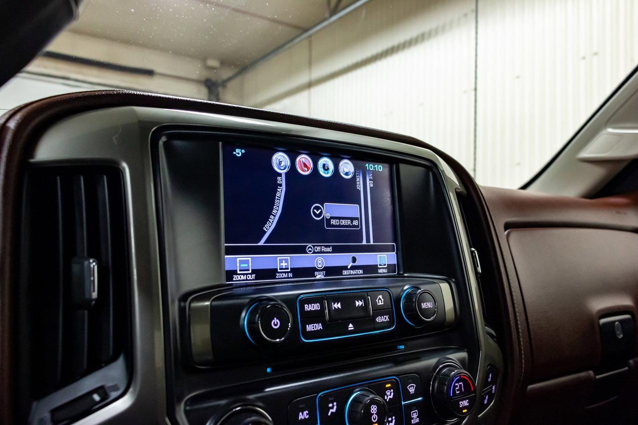 2018 Chevrolet Silverado 3500HD 4x4 Crew Cab High Country Diesel Leather Roof Nav Red Deer AB