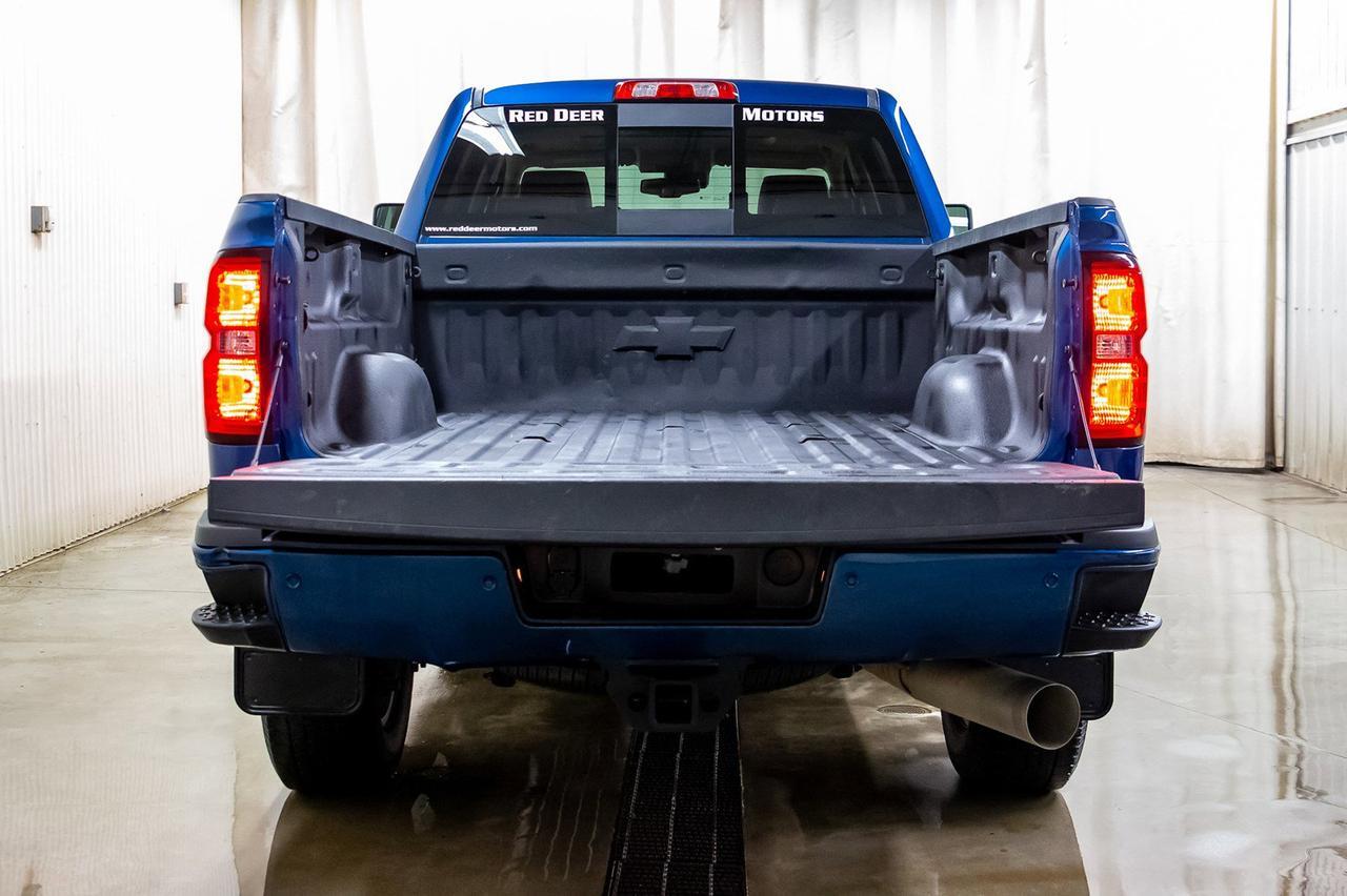 2018 Chevrolet Silverado 3500HD 4x4 Crew Cab High Country Diesel Leather Roof Nav Red Deer AB