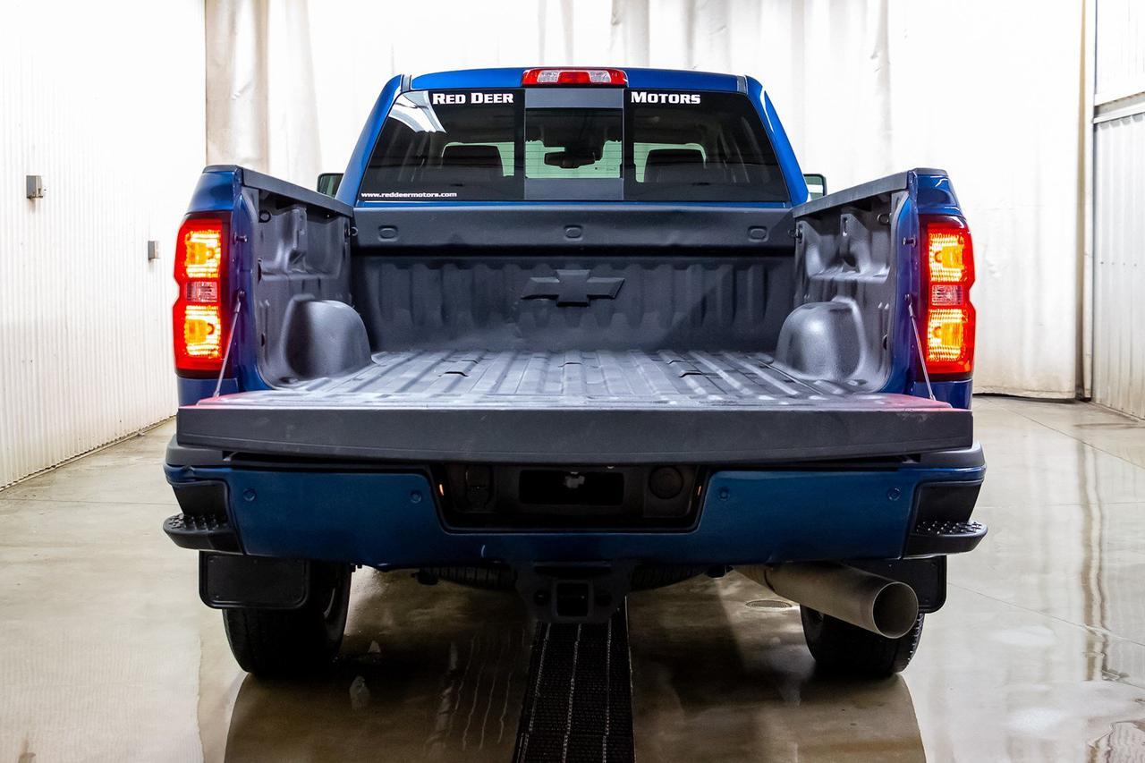 2018 Chevrolet Silverado 3500HD 4x4 Crew Cab High Country Diesel Leather Roof Nav Red Deer AB